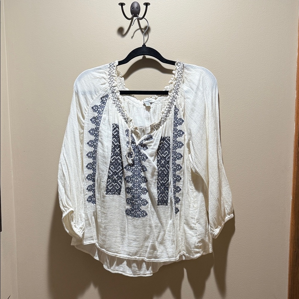 American Eagle Outfitters White and Blue Embroidered Blouse